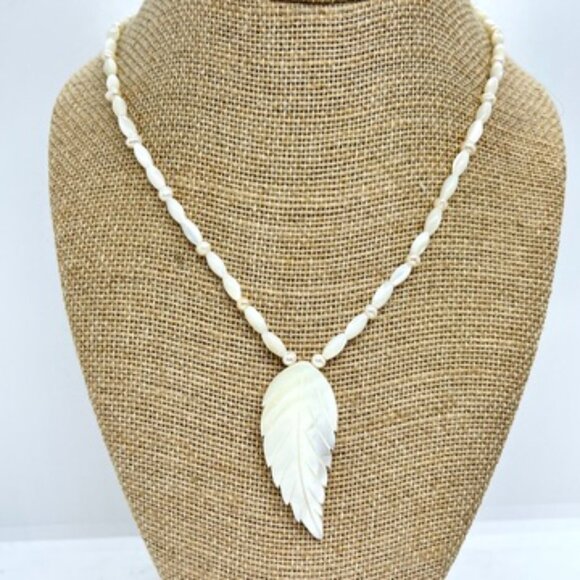 VINTAGE MOTHER OF PEARL MOP CARVED LEAF PENDANT NECKLACE PEARLS 925 STERLING - Picture 2 of 15